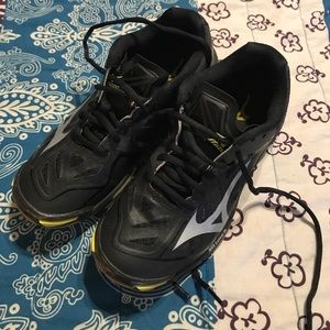 mizuno wave lightning volleyball shoe